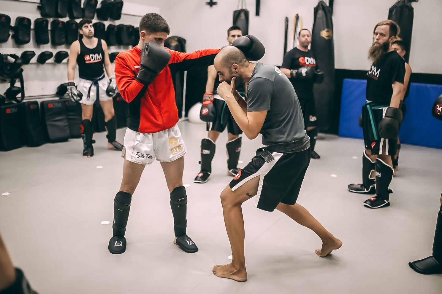 Alumnos entrenando kickboxing en Vilafranca del Penedès