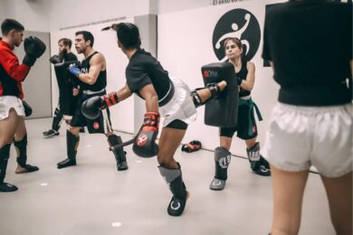 Escuela de Kick Boxing para Mujeres Centros DYM