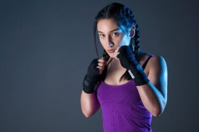 boxeadora-lucha-sombra-fondo-osc