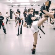 clases de artes marciales y defensa personal femenina para mujeres